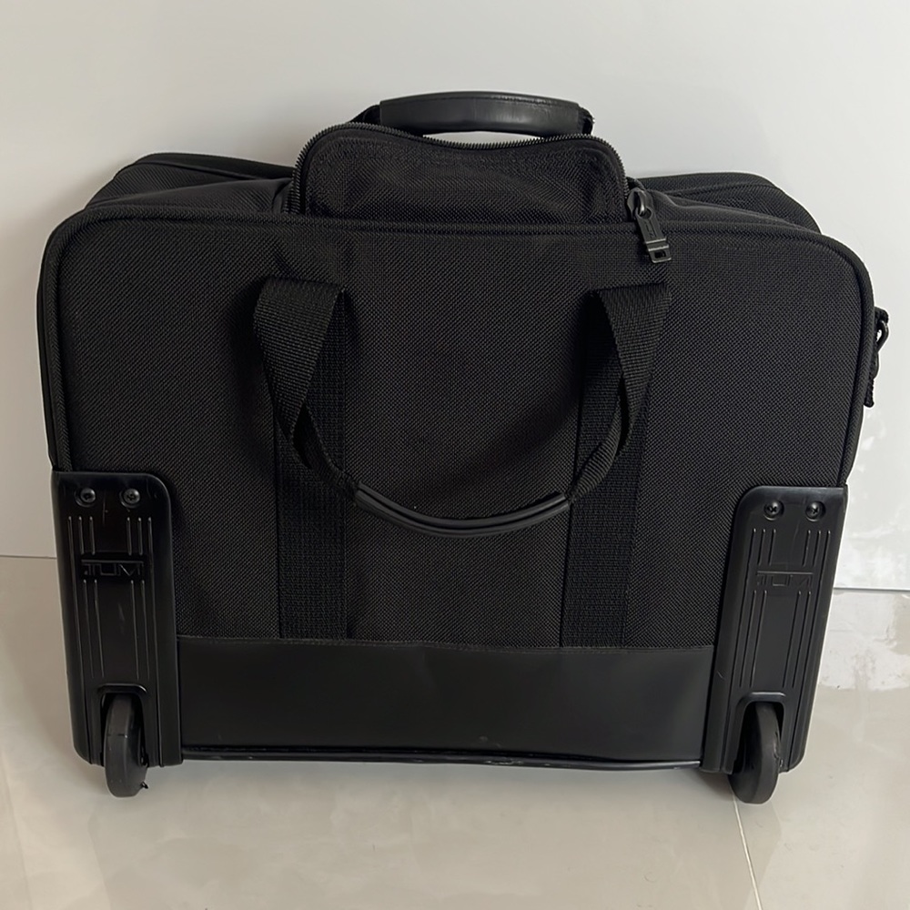 Tumi 17” Rolling Wheeled Laptop Briefcase Luggage Gem